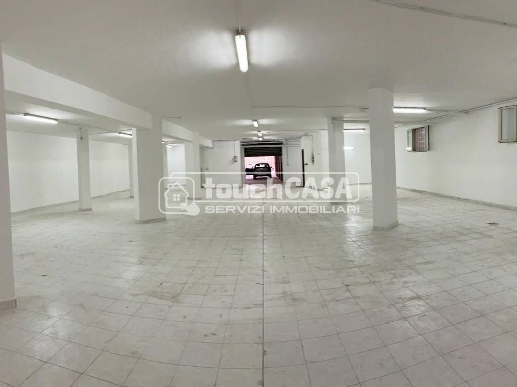 locale commerciale in affitto ad Aversa