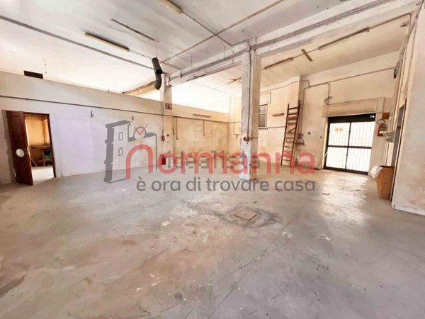 locale commerciale in affitto ad Aversa