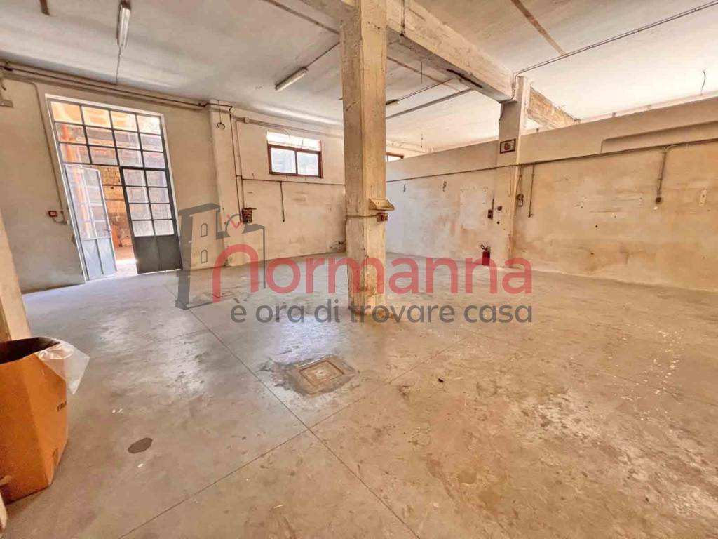 negozio in affitto ad Aversa