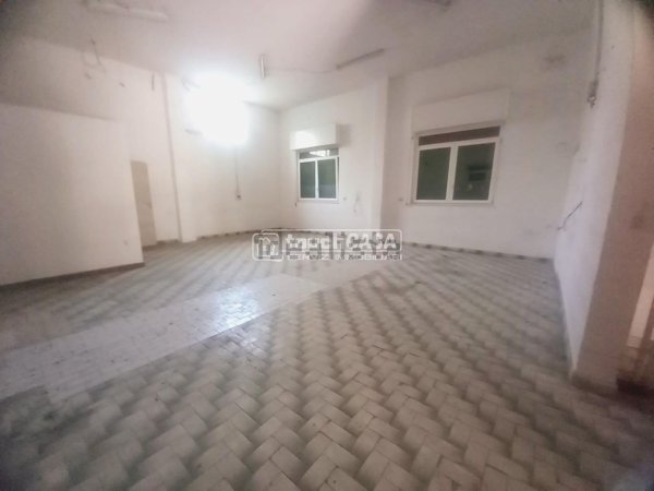 locale commerciale in affitto ad Aversa
