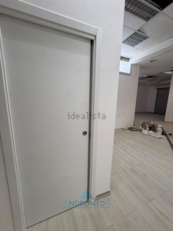 locale commerciale in affitto ad Aversa