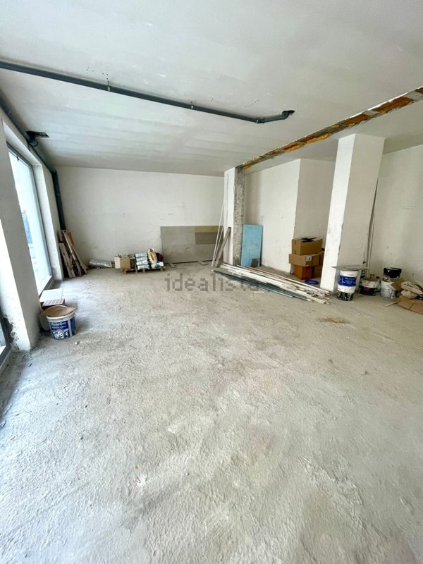 locale commerciale in affitto ad Aversa