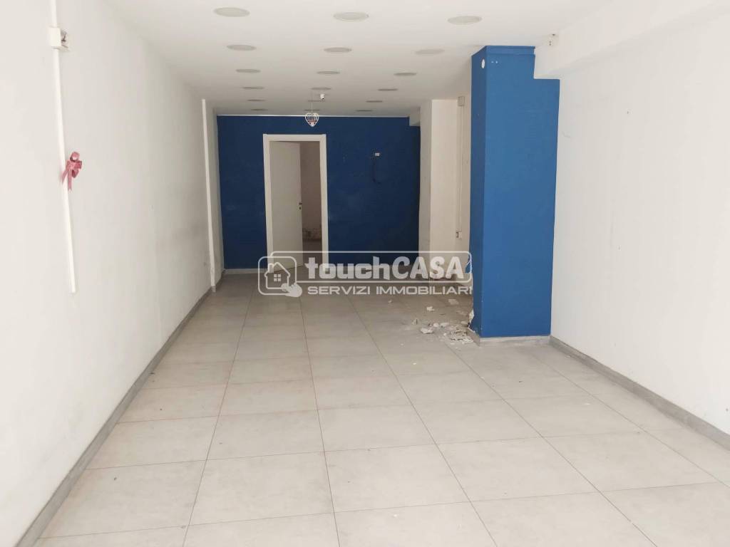 negozio in affitto ad Aversa in zona Centro Città