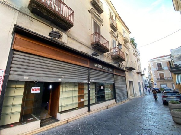 negozio in affitto ad Aversa in zona Centro Città