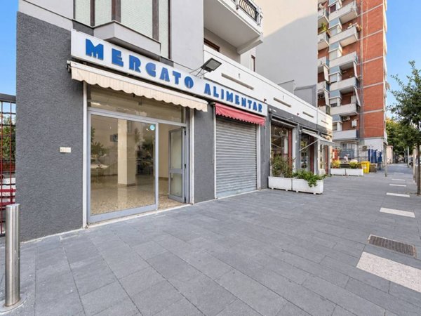 negozio in affitto ad Aversa