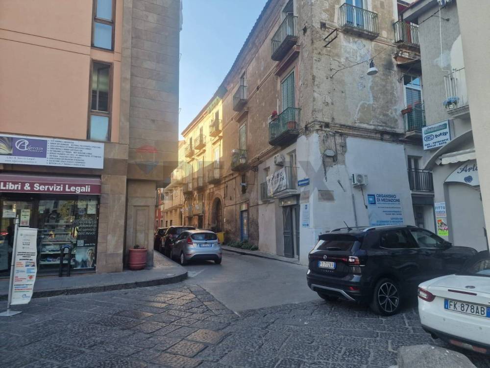 locale commerciale in affitto ad Aversa