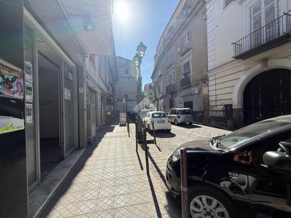locale commerciale in affitto ad Aversa in zona Centro Città