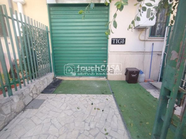 locale commerciale in affitto ad Aversa