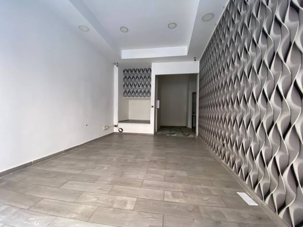 locale commerciale in affitto ad Aversa