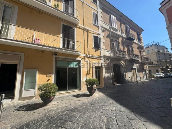 locale commerciale in affitto ad Aversa in zona Centro Città