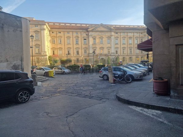 locale commerciale in affitto ad Aversa