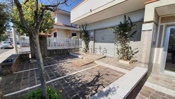 locale commerciale in affitto a Calvi Risorta