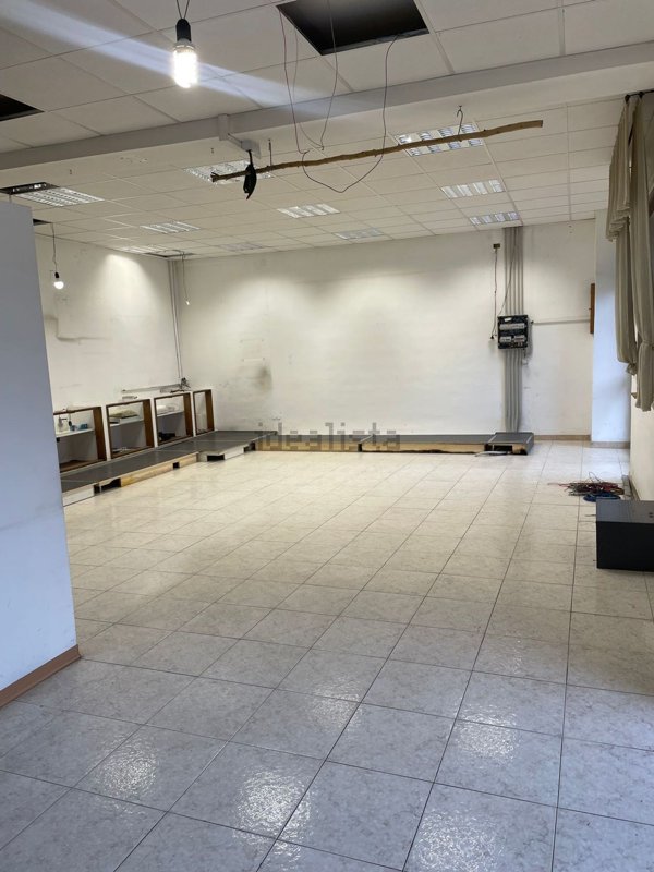 locale commerciale in affitto a Calvi Risorta