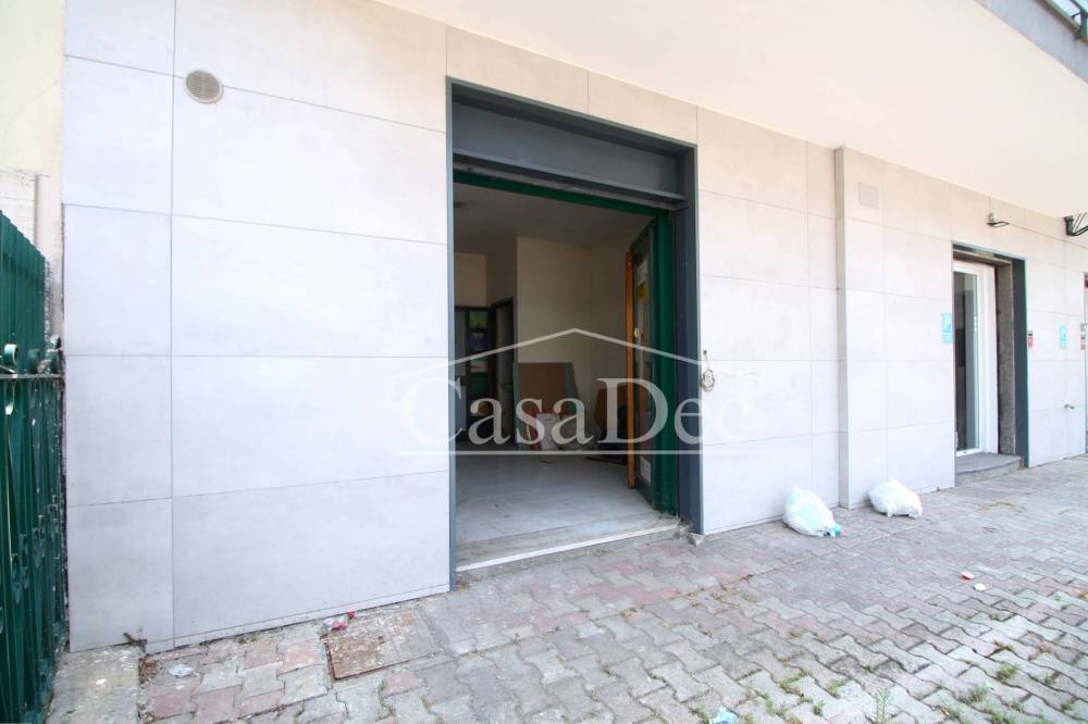 negozio in affitto a Cancello ed Arnone