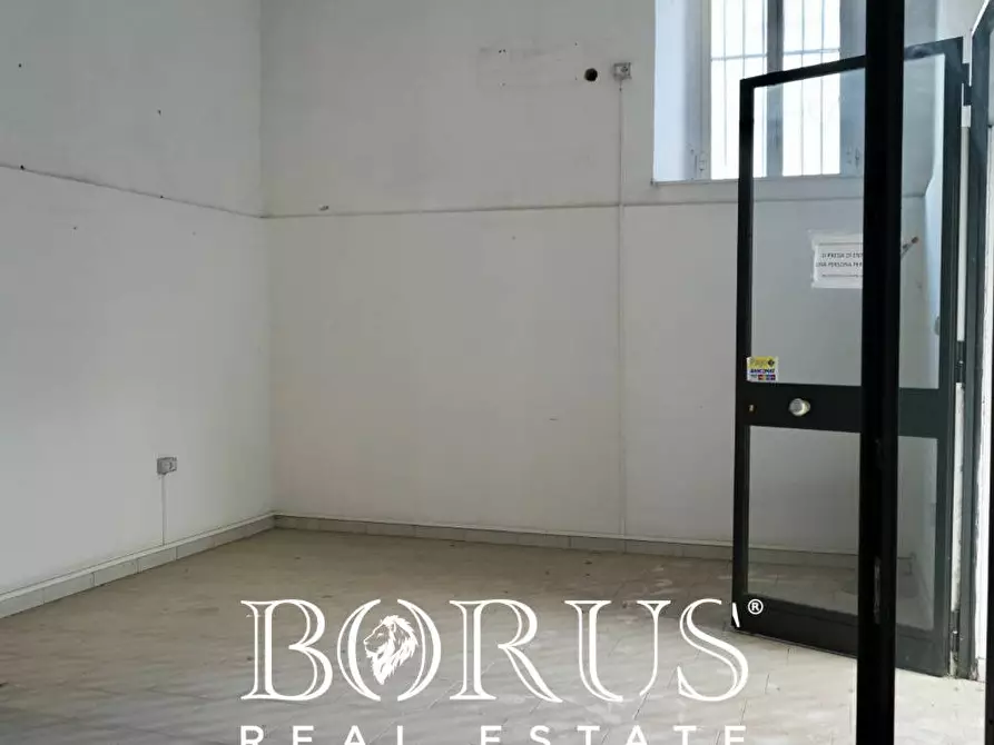 locale commerciale in affitto a Cancello ed Arnone