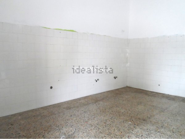 locale commerciale in affitto a Capodrise