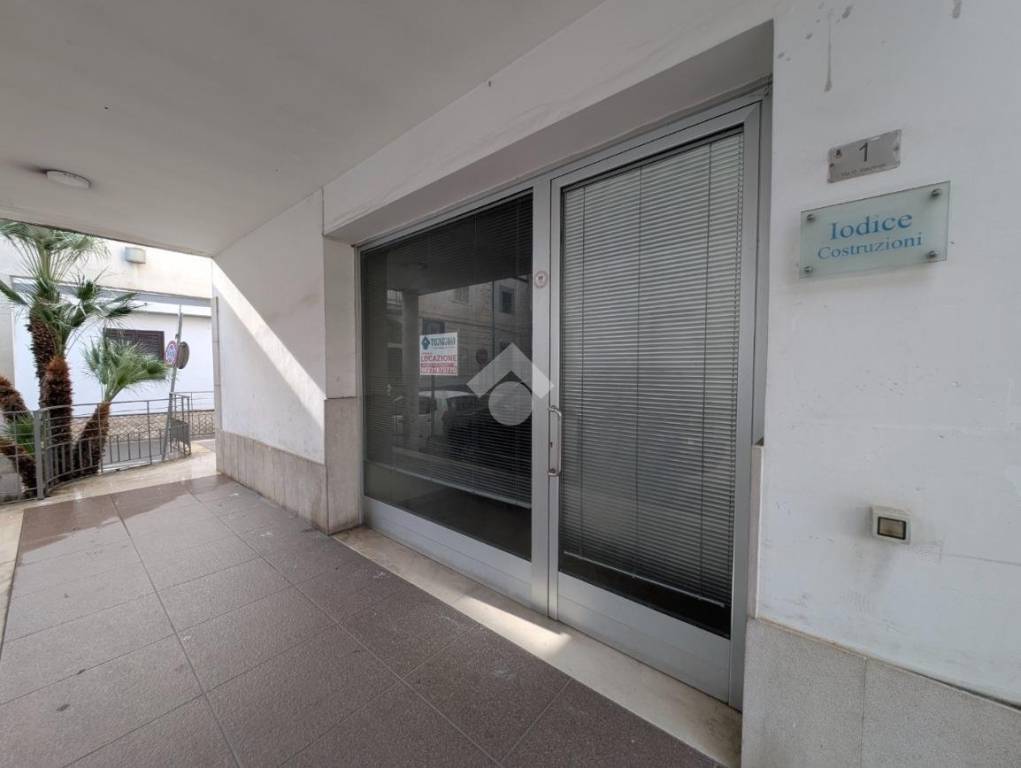 negozio in affitto a Capodrise