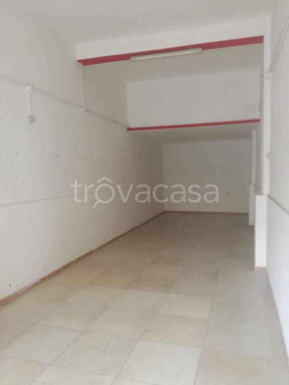 negozio in affitto a Capua