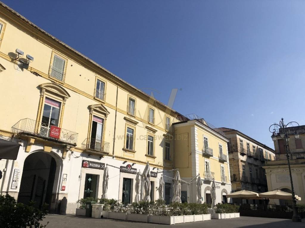 negozio in affitto a Capua