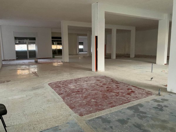 locale commerciale in affitto a Capua