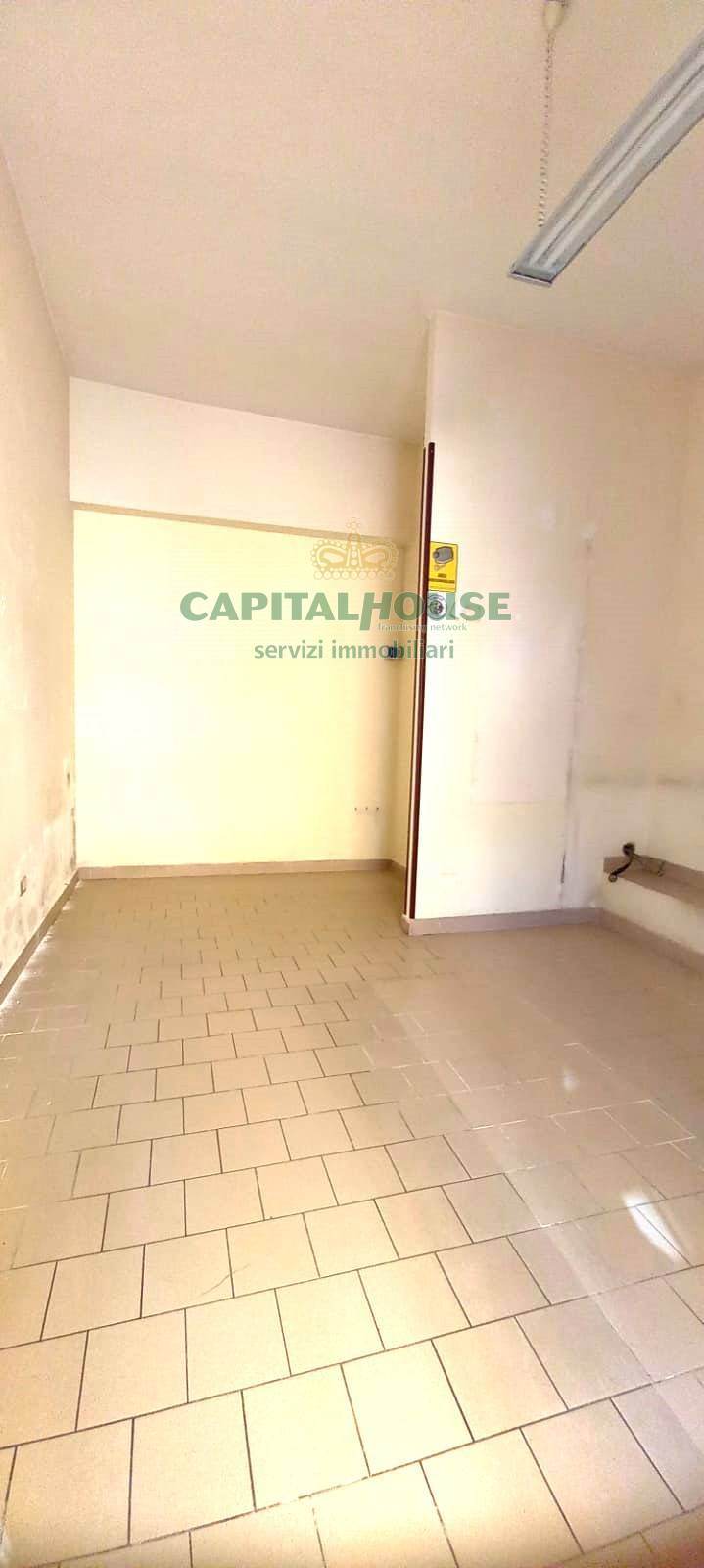locale commerciale in affitto a Capua