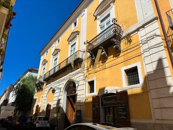 locale commerciale in affitto a Capua