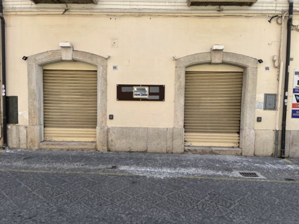 locale commerciale in affitto a Capua