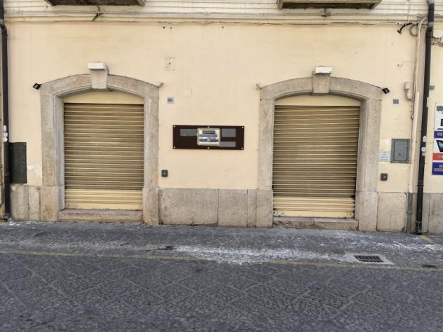 negozio in affitto a Capua
