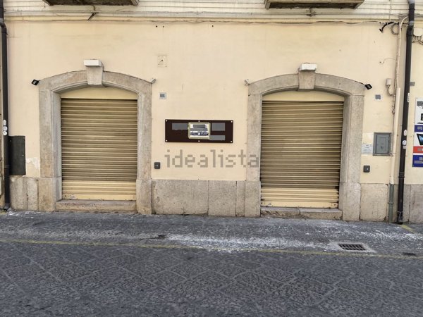 locale commerciale in affitto a Capua