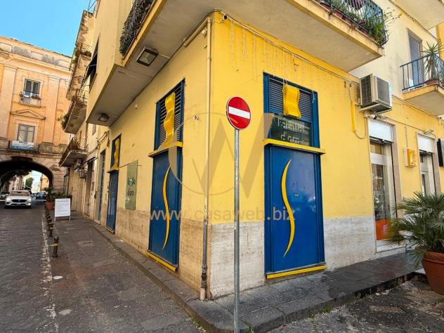 negozio in affitto a Capua