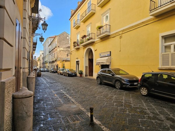 locale commerciale in affitto a Capua