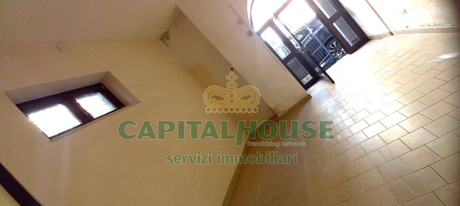 locale commerciale in affitto a Capua