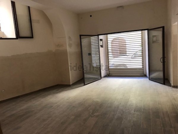 locale commerciale in affitto a Capua