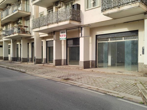 negozio in affitto a Capua