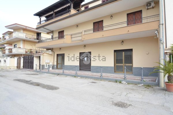 locale commerciale in affitto a Capua