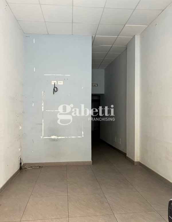 negozio in affitto a Capua