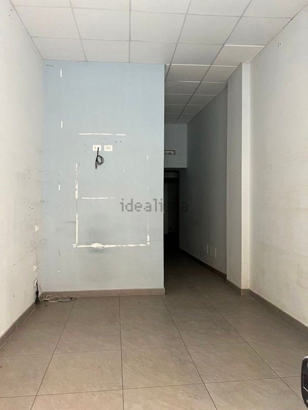 locale commerciale in affitto a Capua