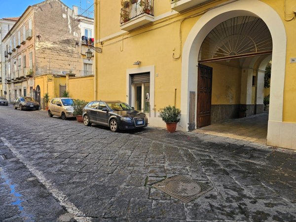 locale commerciale in affitto a Capua