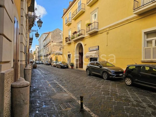 negozio in affitto a Capua