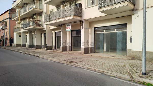 locale commerciale in affitto a Capua