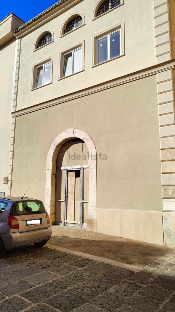 locale commerciale in affitto a Capua