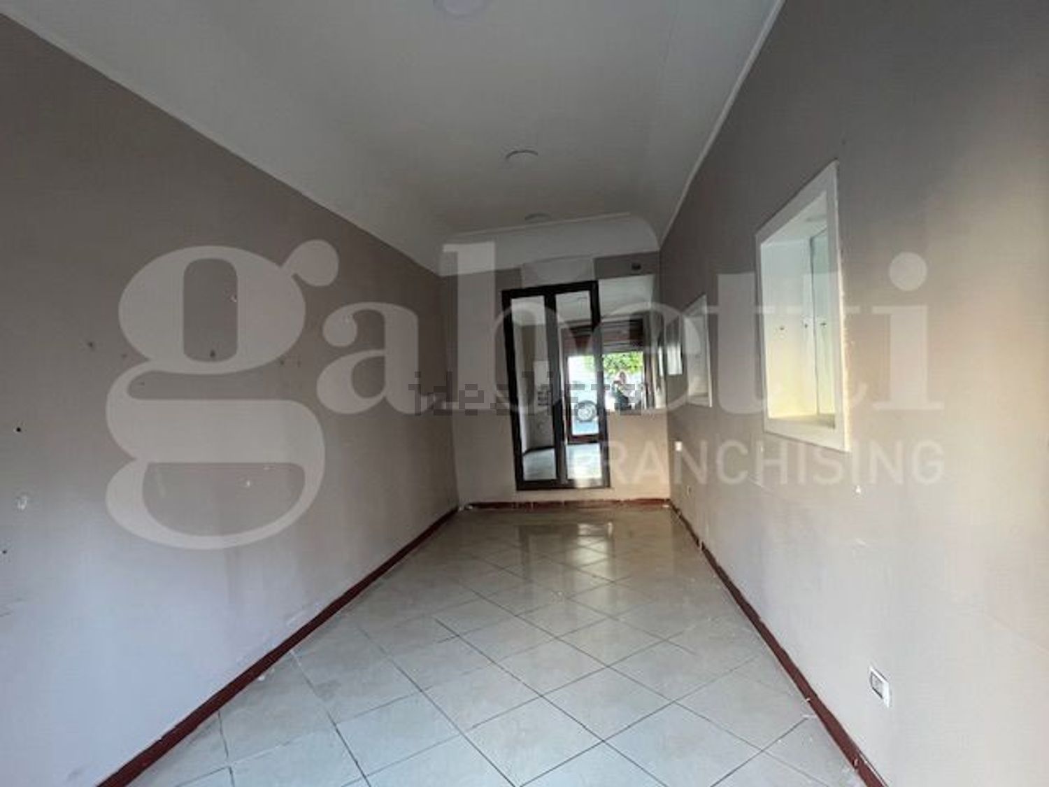 locale commerciale in affitto a Capua