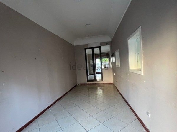 locale commerciale in affitto a Capua