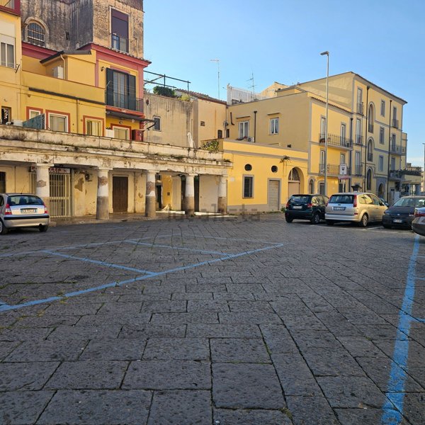 locale commerciale in affitto a Capua