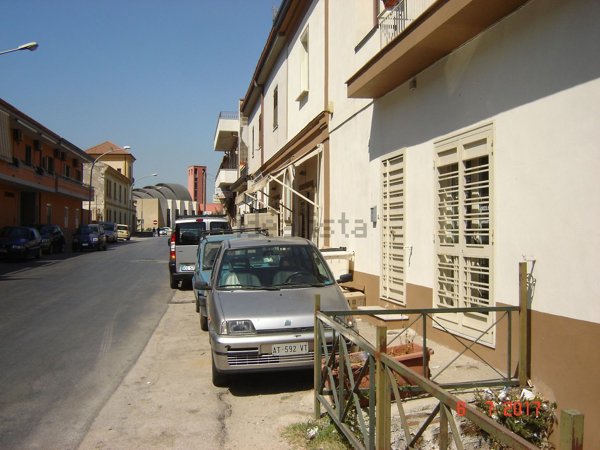 locale commerciale in affitto a Capua