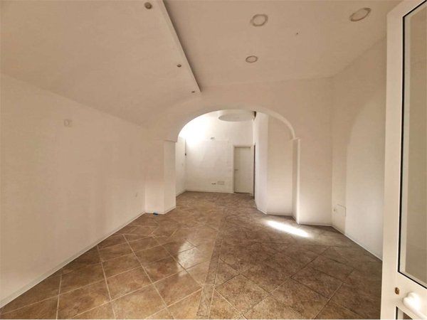 negozio in affitto a Capua