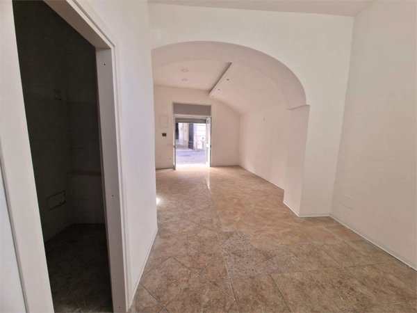 negozio in affitto a Capua