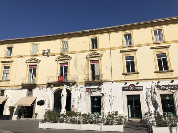 negozio in affitto a Capua