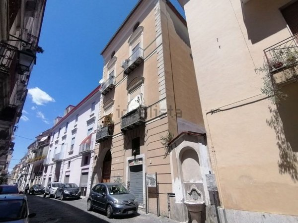 locale commerciale in affitto a Capua