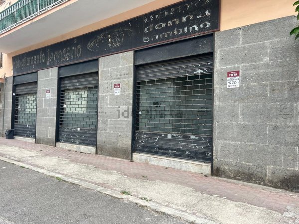 locale commerciale in affitto a Capua